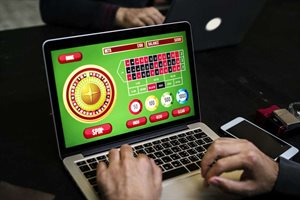 自康涅狄格州推出在线赌博以来，赌博问题的热线电话增加了203%