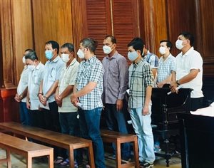 Die Angeklagten der Glücksspielkette von mehr als 130 Milliarden VND in Ho-Chi-Minh-Stadt stehen vor Gericht